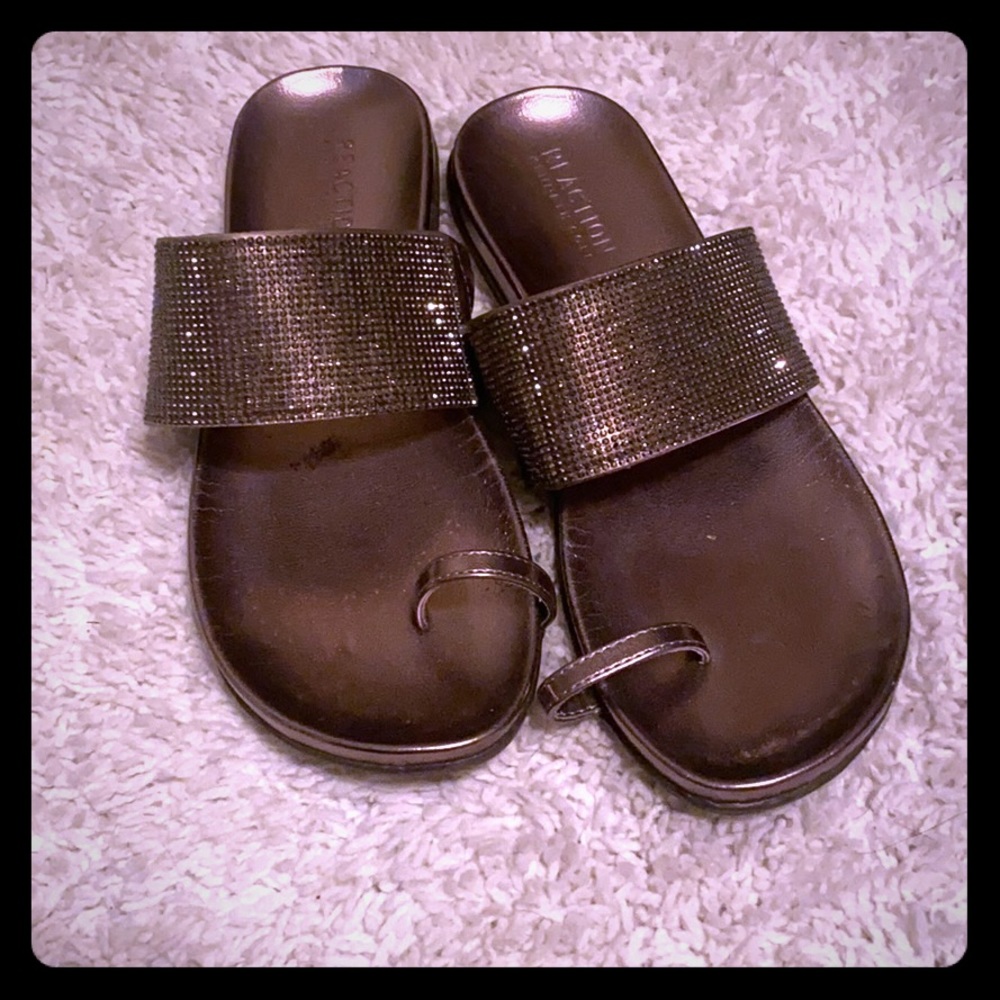 Kenneth Cole Reaction Flip Flops